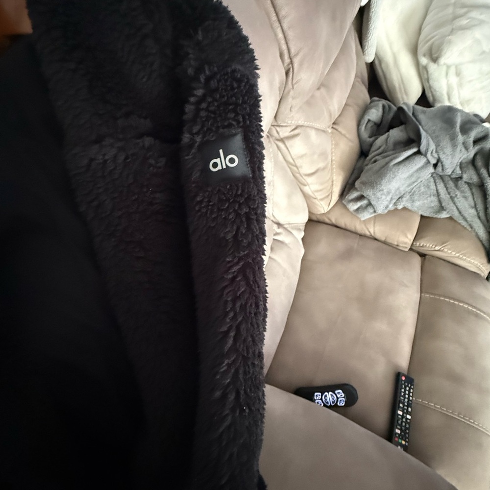 ALO Yoga Women's Charcoal Teddy Jacket - Picture 3 of 4